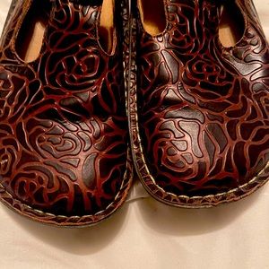 Algeria Clogs